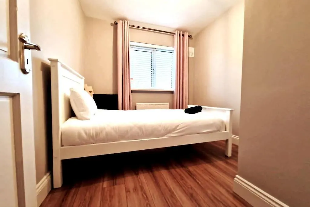 Your Galway Home - Four Bed With Parking! 0*,  אירלנד