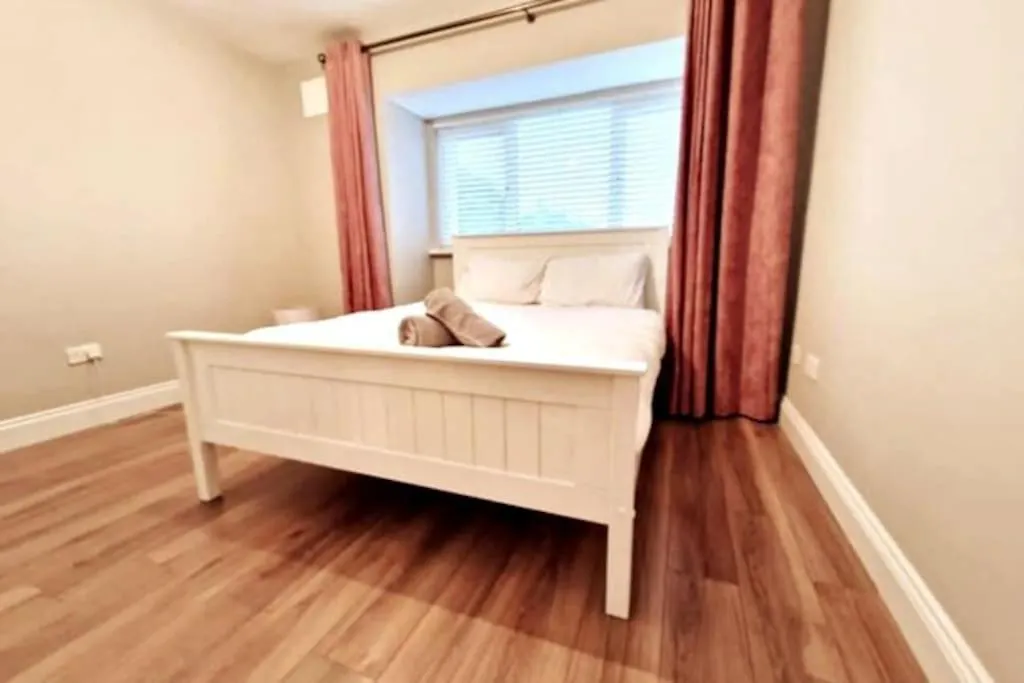 Your Galway Home - Four Bed With Parking!