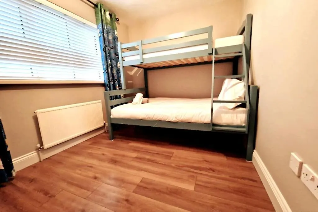 Apartment Your Galway Home - Four Bed With Parking!