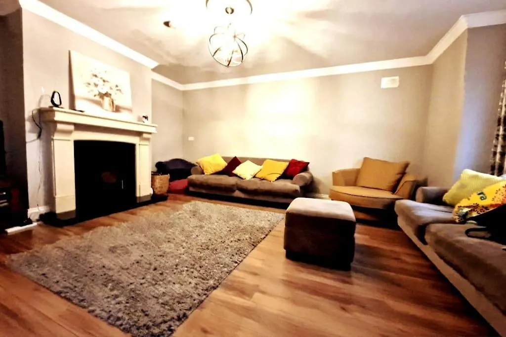 Your Galway Home - Four Bed With Parking!