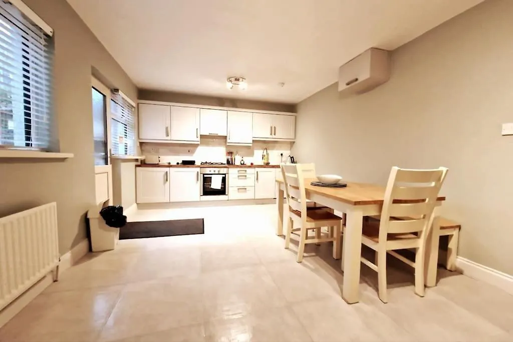 Your Galway Home - Four Bed With Parking! Apartment