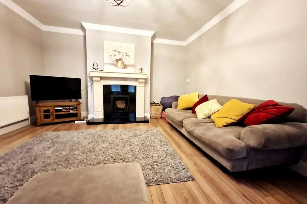 Apartment Your Galway Home - Four Bed With Parking!